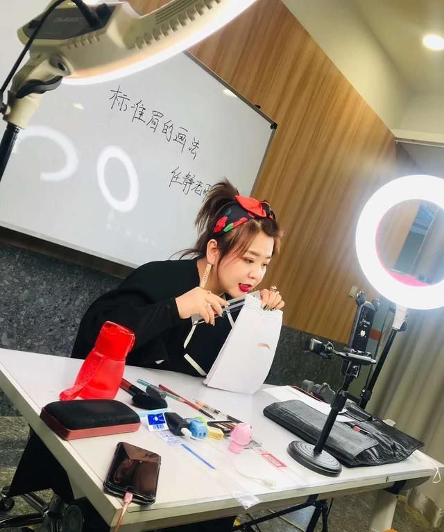 學(xué)化妝的最佳年齡，現(xiàn)在開始學(xué)晚不晚