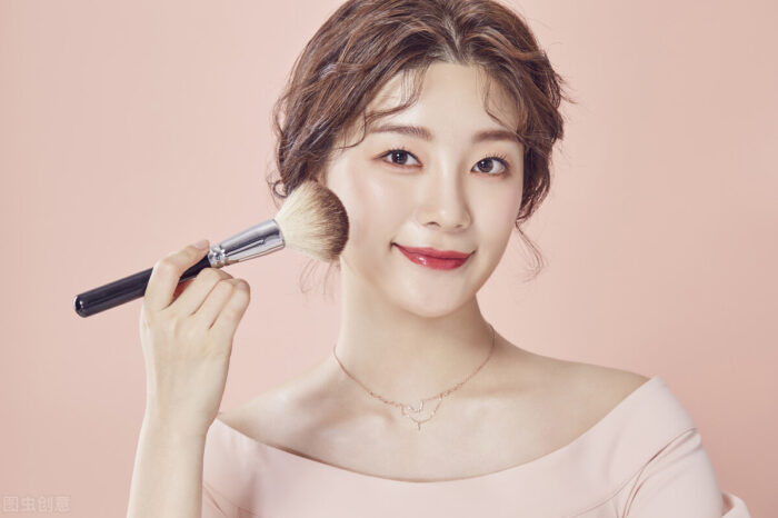 化妝師培訓學校哪里好（選擇化妝師培訓學校注意事項）-專在家創業網