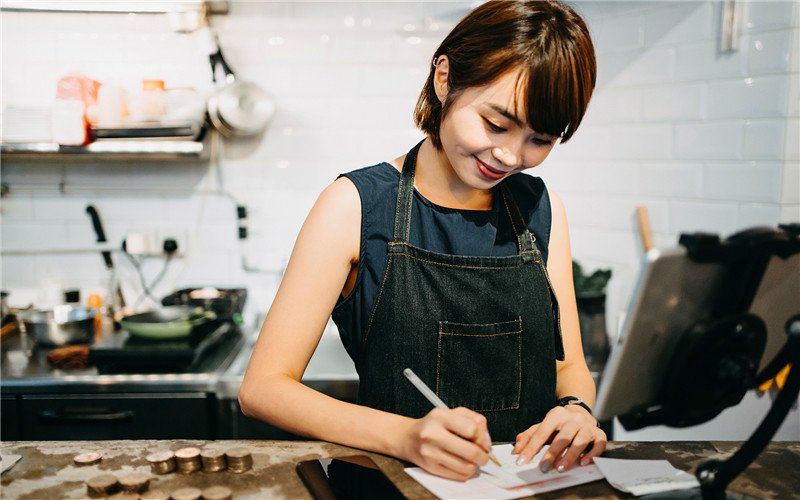 投入2萬元以內的小生意,市場上有哪些能做到月收入上萬的?