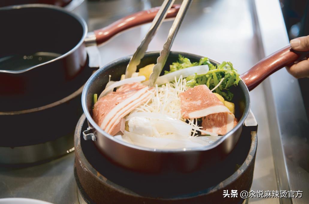 在二三線城市創(chuàng)業(yè)做什么?開一家麻辣燙店經(jīng)營攻略-專在家創(chuàng)業(yè)網(wǎng)