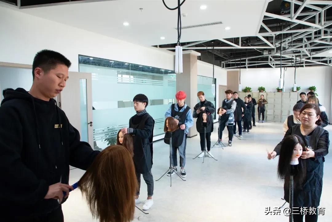 36歲了還能去學理發嗎(美容美發行業發展前景)-專在家創業網