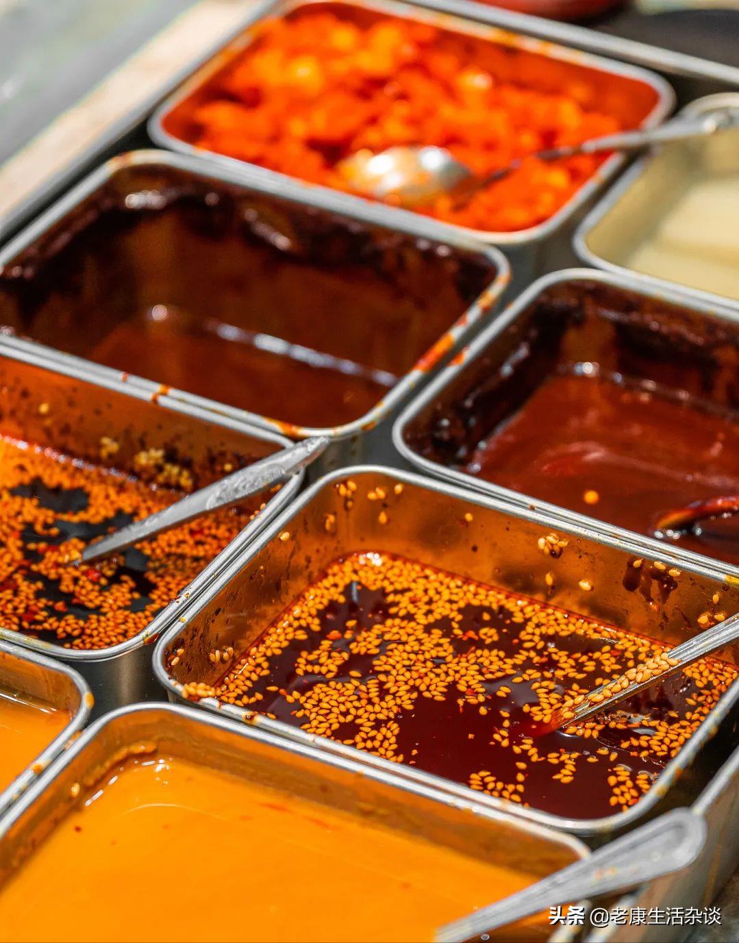 炸雞柳、卷涼皮，兩個小吃的檔口就能在北京火了，得去看看了