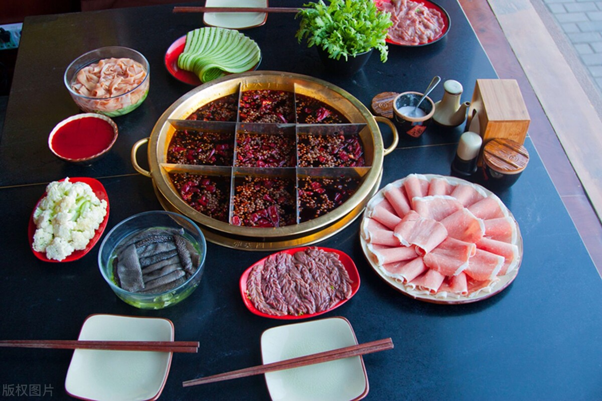重慶小伙開火鍋店，利用免費(fèi)的火鍋套餐，年賺100萬，方法易借鑒