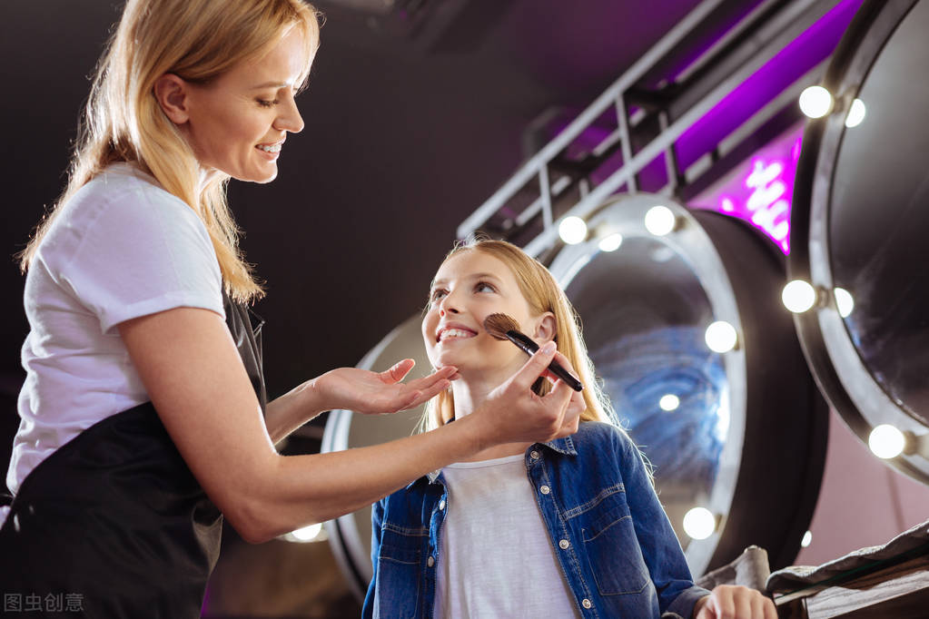 化妝師證在哪里報名？化妝師證怎么報名？報名條件是什么？前景