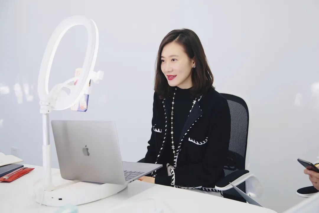 想做直播帶貨怎么入手?3個入門直播經(jīng)驗,太實用了-專在家創(chuàng)業(yè)網(wǎng)