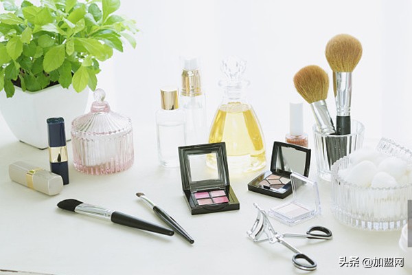 女生一個(gè)人開什么店投資小(一年四季不愁銷路的生意)-專在家創(chuàng)業(yè)網(wǎng)