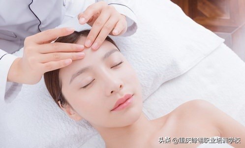 學(xué)美容從哪里開始學(xué)起(在店里學(xué)美容注意哪些)-專在家創(chuàng)業(yè)網(wǎng)