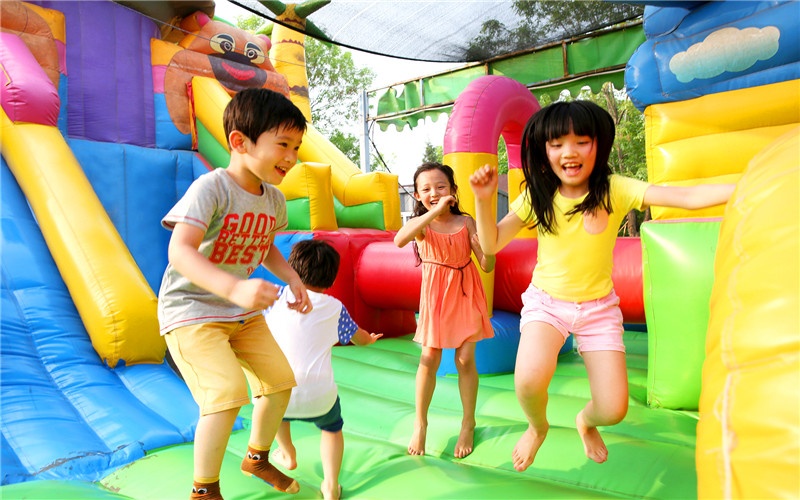 40多歲失業(yè)者手里有20萬元，想自主創(chuàng)業(yè)，做什么項(xiàng)目比較合適？