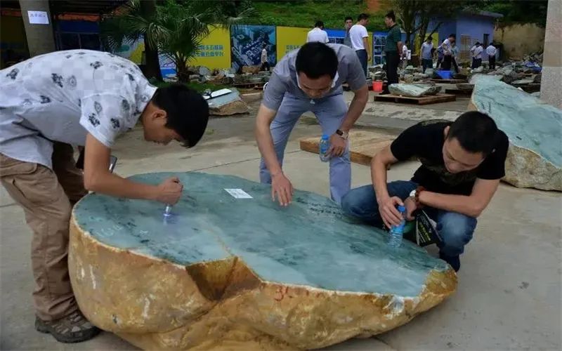 當(dāng)下社會(huì)上，做哪些生意，還有一夜暴富的可能？