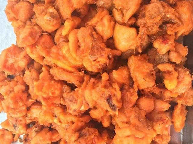 火爆的7種街頭小吃，讓年輕人癡迷追捧，吃貨：擺地攤都難選