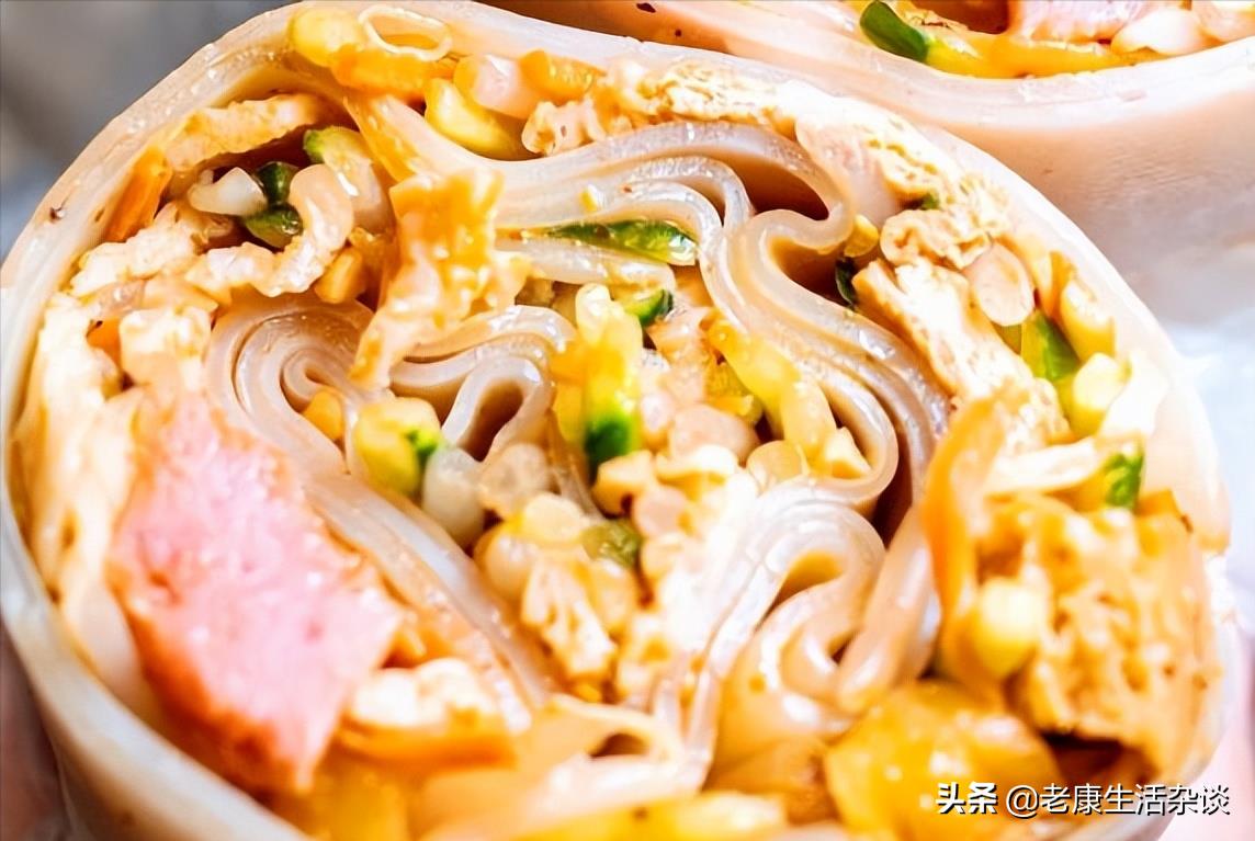 炸雞柳、卷涼皮，兩個小吃的檔口就能在北京火了，得去看看了