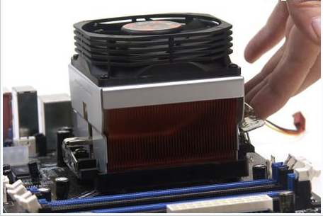 cpu散熱器怎么拆-1