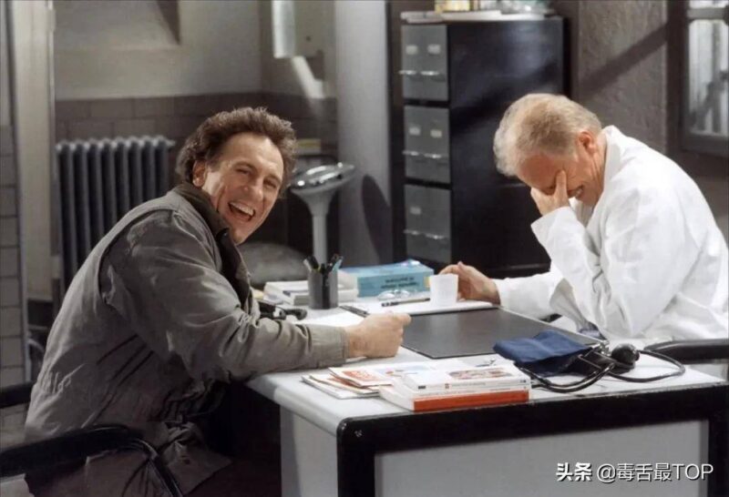 九部笑得肚子疼的電影(笑到肚疼的9部喜劇電影排行榜)-1