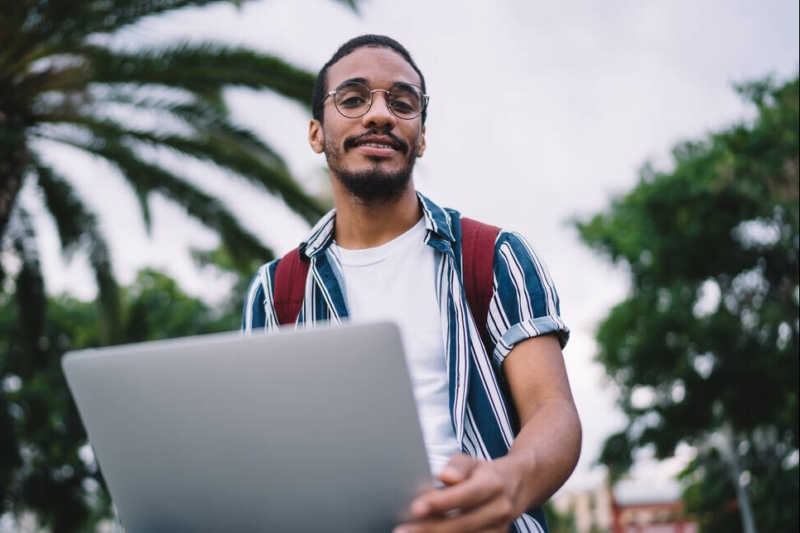 自己網上怎么接單?4個自媒體廣告接單平臺-專在家創業網