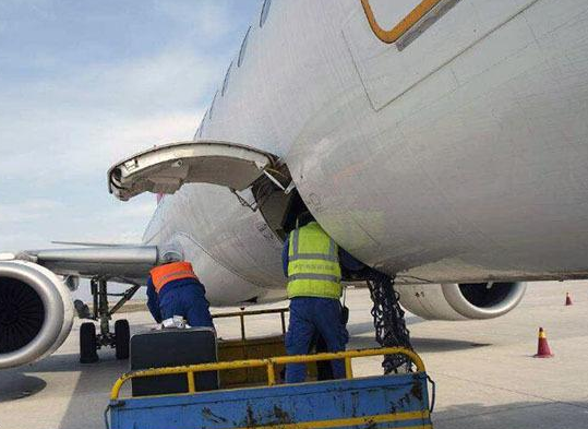 坐飛機怎么托運行李箱-1 坐飛機怎么托運行李箱-1