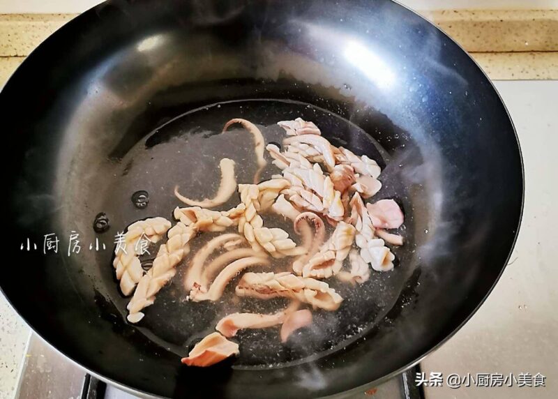 冷凍魷魚怎么處理干凈?冷凍小魷魚處理干凈-1