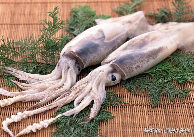 冷凍魷魚怎么處理干凈?冷凍小魷魚處理干凈-1