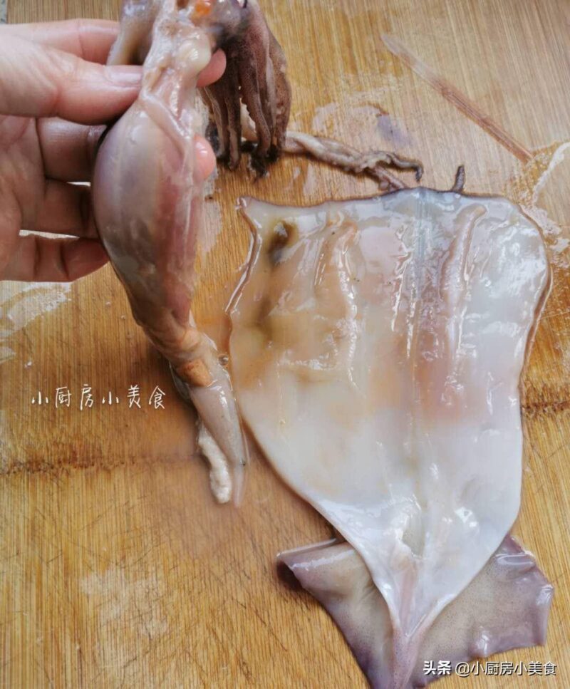 冷凍魷魚怎么處理干凈?冷凍小魷魚處理干凈-1