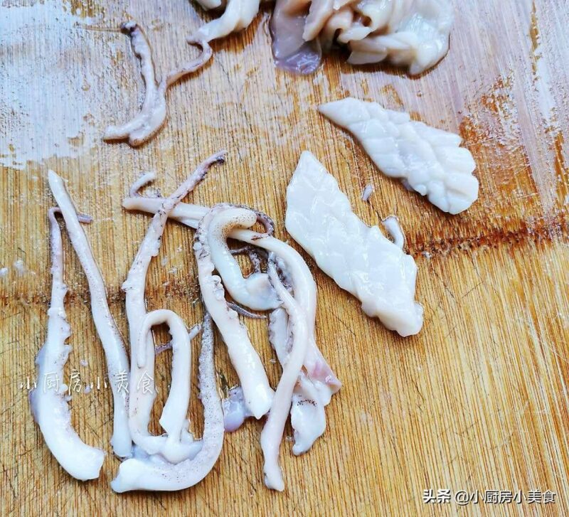 冷凍魷魚怎么處理干凈?冷凍小魷魚處理干凈-1