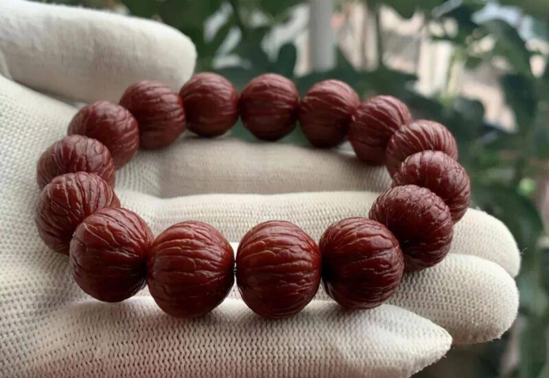 值得盤玩的手串有哪些呢(文玩手串排行榜前十名)-1 值得盤玩的手串有哪些呢(文玩手串排行榜前十名)-1