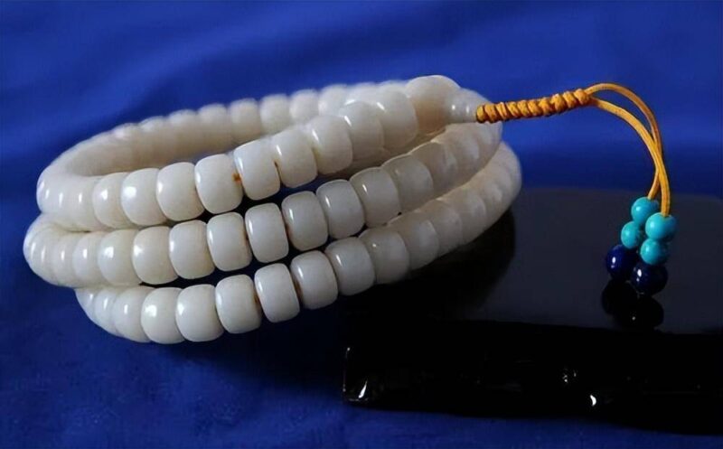 值得盤玩的手串有哪些呢(文玩手串排行榜前十名)-1 值得盤玩的手串有哪些呢(文玩手串排行榜前十名)-1