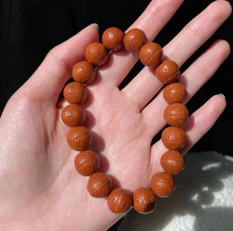 值得盤玩的手串有哪些呢(文玩手串排行榜前十名)-1 值得盤玩的手串有哪些呢(文玩手串排行榜前十名)-1